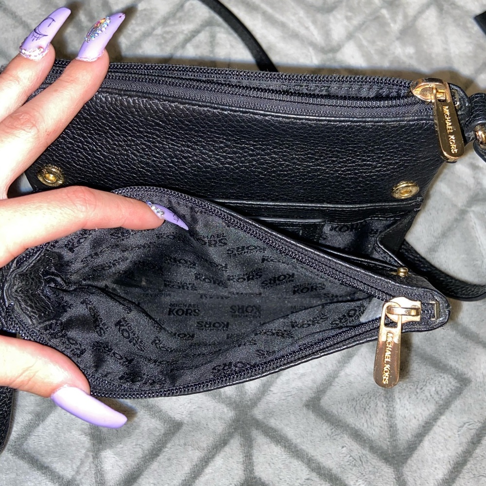 Mk cross body purse, used but in good condition - Picture 6 of 7